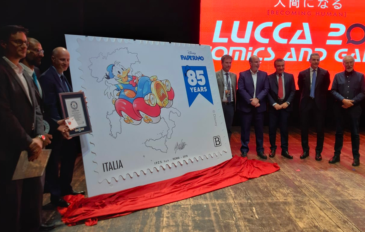 Lucca Comics&Games: il Primo Premio del Guinness World Record per il francobollo più grande del mondo