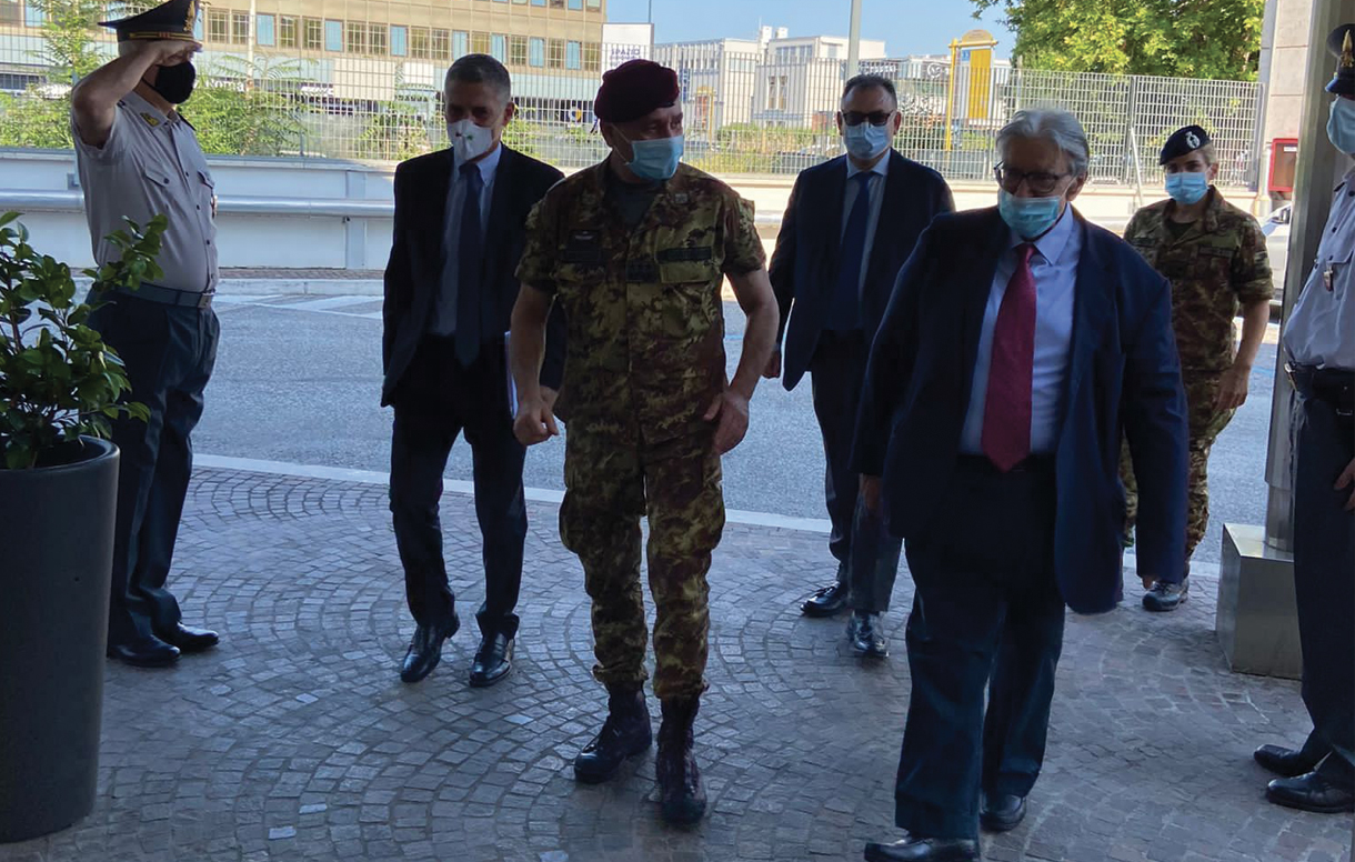 Il Generale di Corpo d'Armata dell'Esercito Castellano in visita nei reparti produttivi del Poligrafico